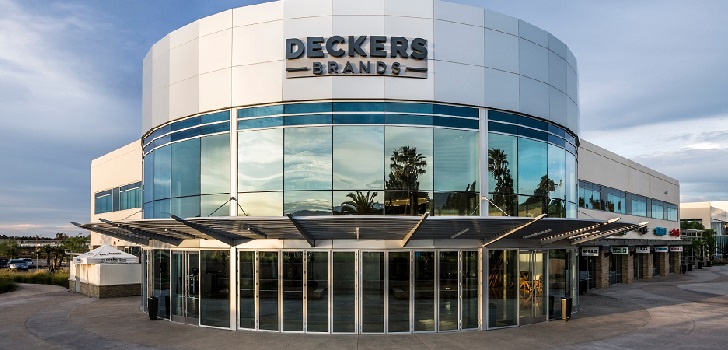 El gigante estadounidense del calzado Deckers explora su venta 